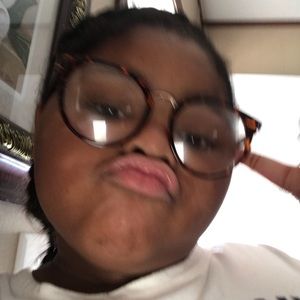 Meet your Posher, Amira